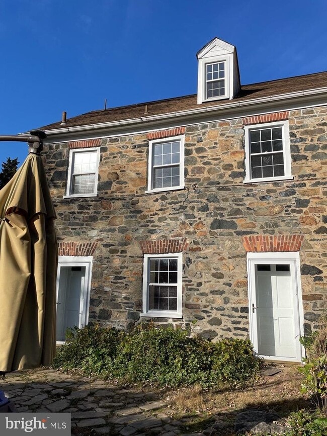 Building Photo - 1846 Sutton Ave