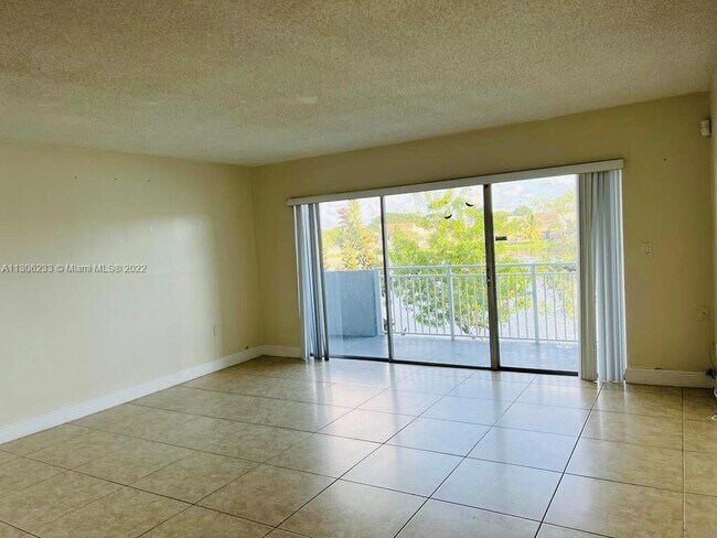 Building Photo - 9359 Fontainebleau Blvd