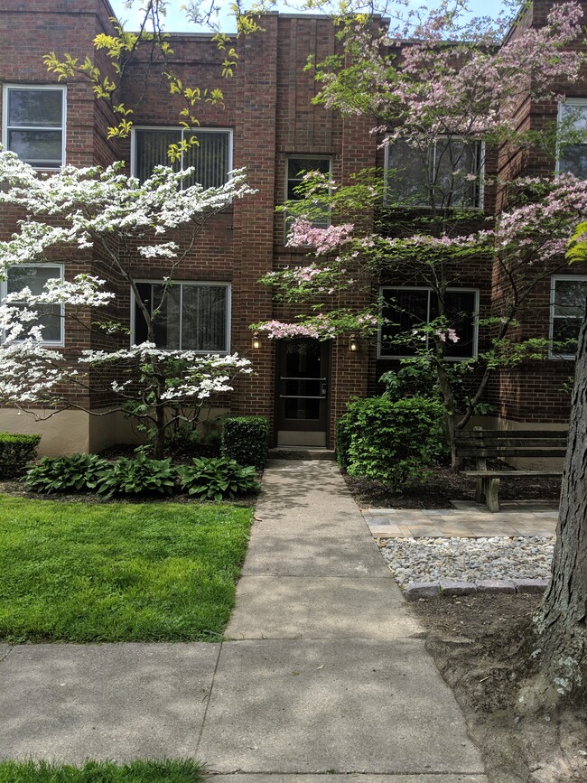 Building Photo - 6932 Murray Ave