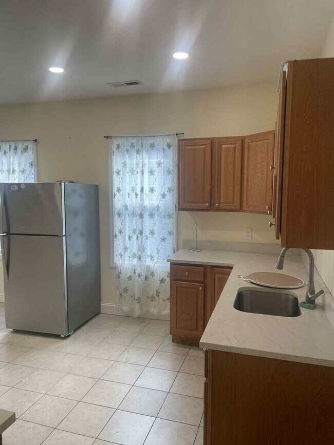 Foto del edificio - 6 Millet St