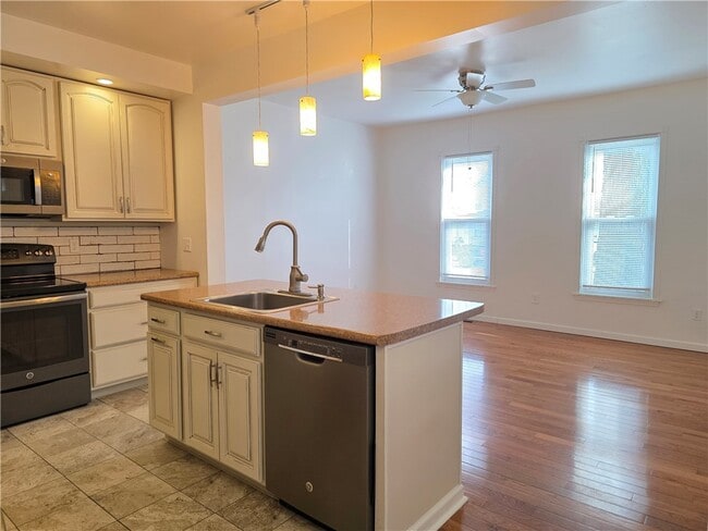 Foto del edificio - 311 Woodview Ave