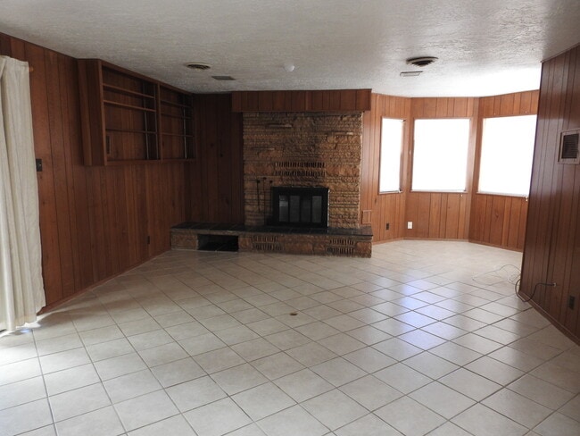 Foto del edificio - Uptown Lovely Home for Lease! 3 Bedroom, 2...