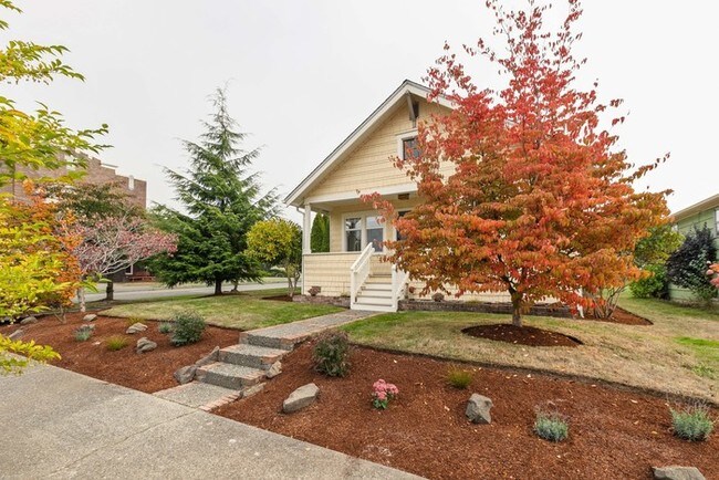 Building Photo - Sweet West Seattle Craftsman