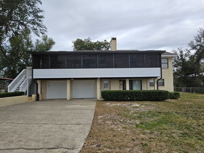 Building Photo - Peaceful, Entertainer's Dream on the Waterfront in Beautiful Donalson Point!