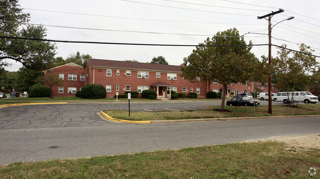 Springfield Gardens Apartments - Springfield, VA | Apartments.com