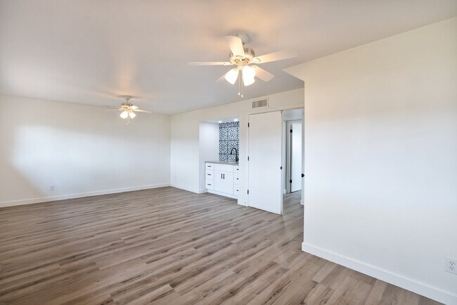 Building Photo - Pima Corridor 4 br with pool and yard care...
