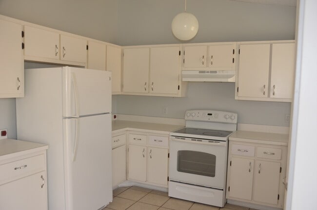 Building Photo - 1316 Holly Springs Cir