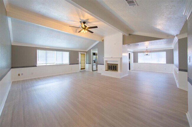 Building Photo - 2402 Strait Ln