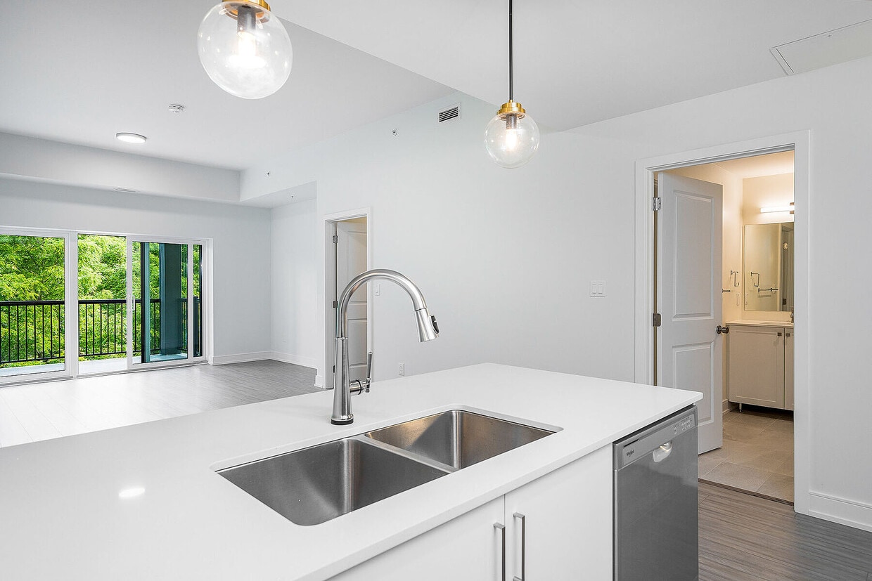 Primary Photo - 121 Mary St