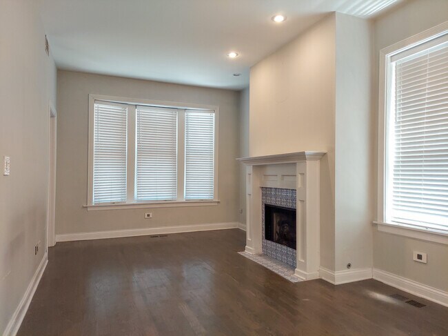 Foto del edificio - 3846 N Southport Ave