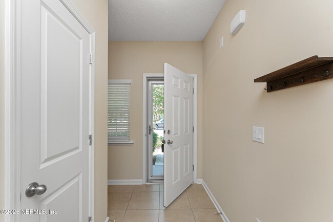 Building Photo - 3199 Chestnut Ridge Way