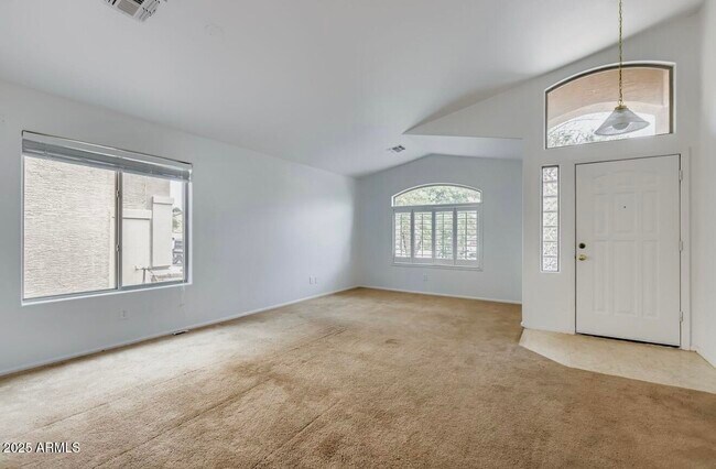 Foto del edificio - 21098 N Alexis Ave