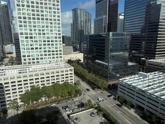Foto del edificio - 801 Brickell Bay Dr