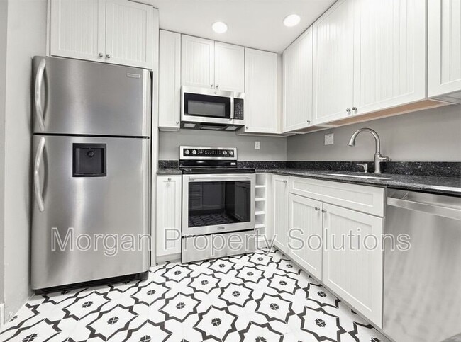 Building Photo - 892 Claydon Way