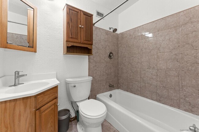 Foto del edificio - 1217 Holly Ave
