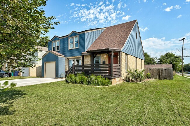 Building Photo - Gorgeous 3BD/2BTH Home Minutes From Lake H...