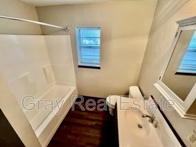 Foto del edificio - 717 W 7th St