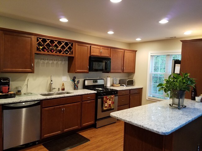 Building Photo - 210 Boothby Ct