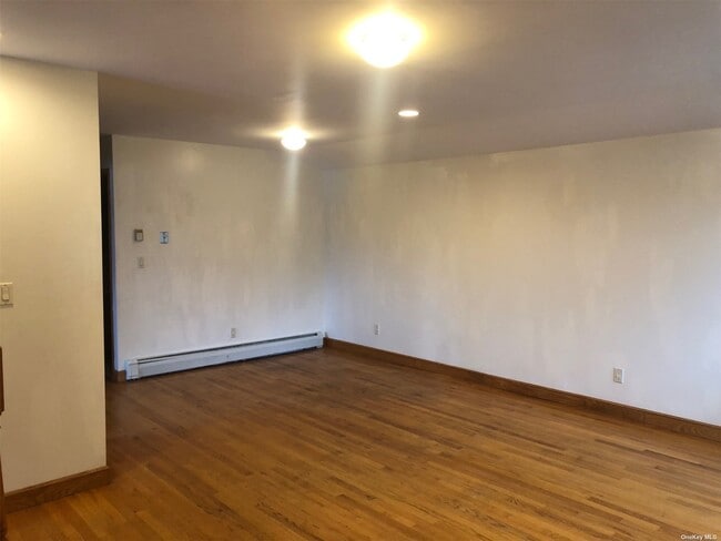 Building Photo - 164-46 77th Ave