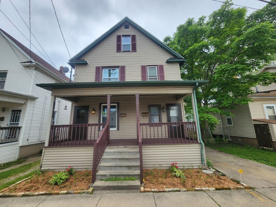 319 59th Pl, Kenosha, WI 53140 House Rental in Kenosha, WI