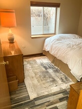 Building Photo - 421 W Sycamore Ct