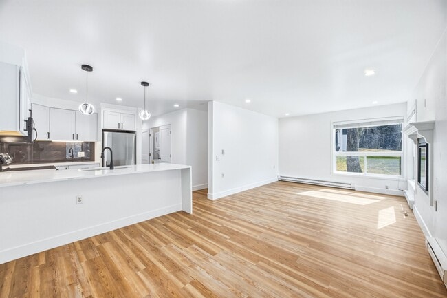 Building Photo - 34999 US-6