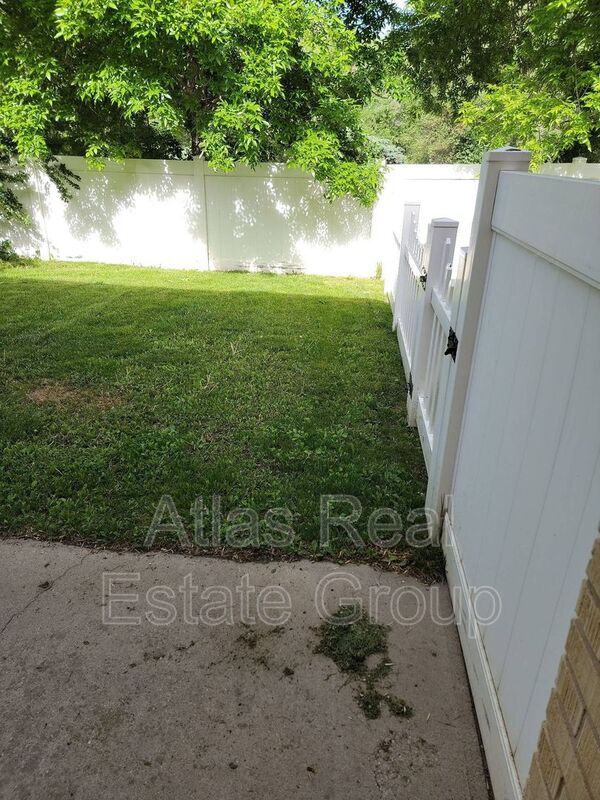 Building Photo - 3330 Glenarm Rd