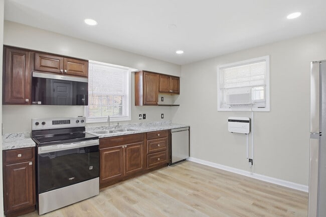 Building Photo - 2741 Jones Ave