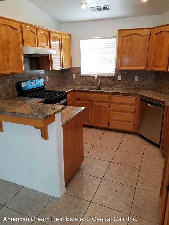 3 br, 2 bath House 859 Burlwood Ave.