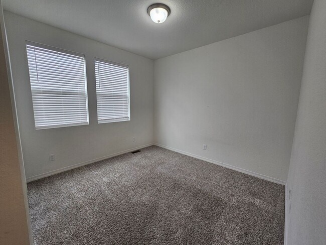 Foto del edificio - 10450 Summer Ridge Dr