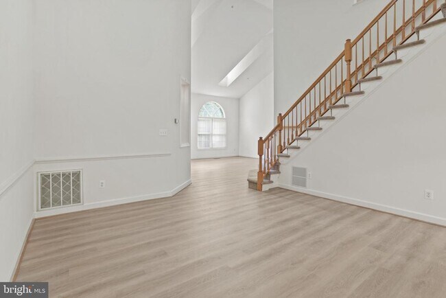 Foto del edificio - 338 Colony Point Pl