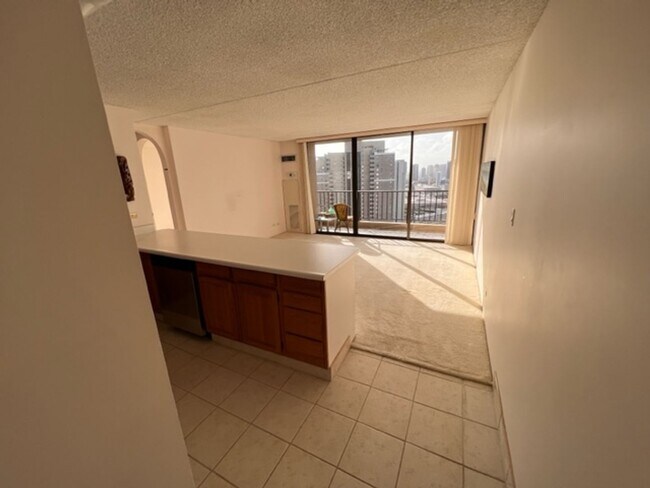 Building Photo - 411 Hobron Ln