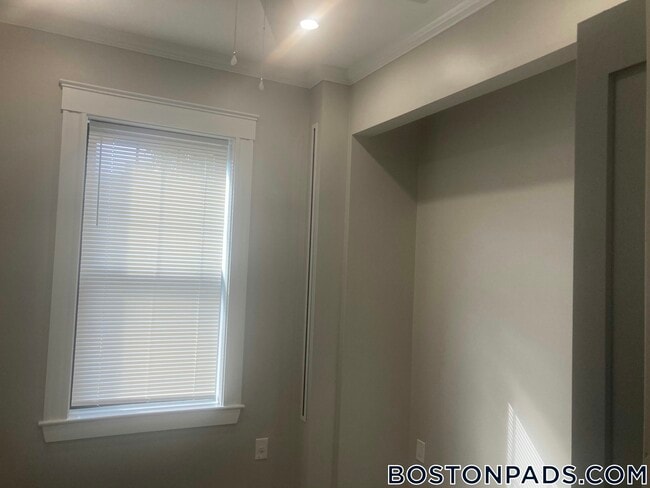 Building Photo - 1572 Commonwealth Ave