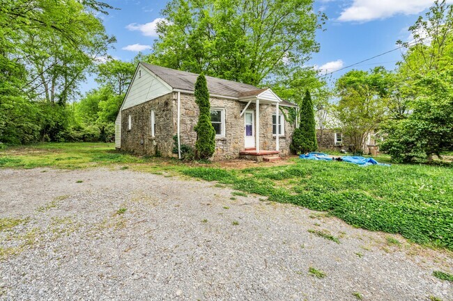 Building Photo - 3315 Brick Church Pike