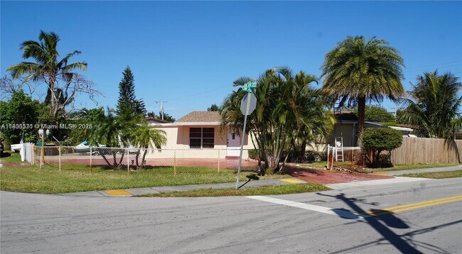 Building Photo - 4361 SW 49th Ct