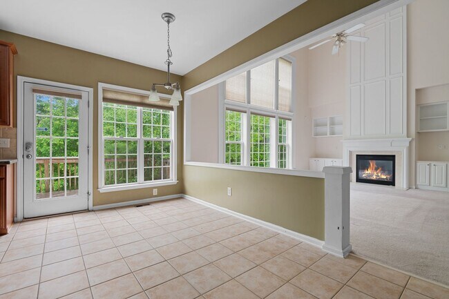 Foto del edificio - 6-bedroom, 4.5-bathroom home located in th...