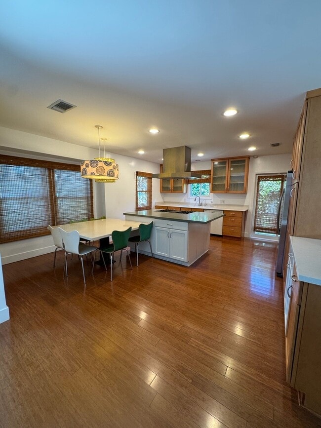 Gourmet Kitchen - 12016 Clarkson Rd