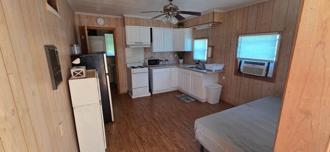 Foto del edificio - Tiny home with large yard