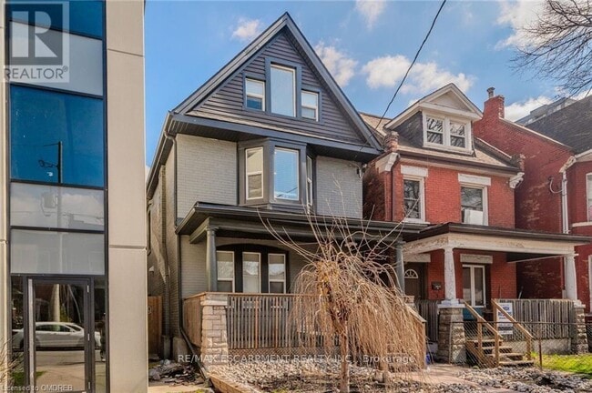 Building Photo - 74 Cathcart St