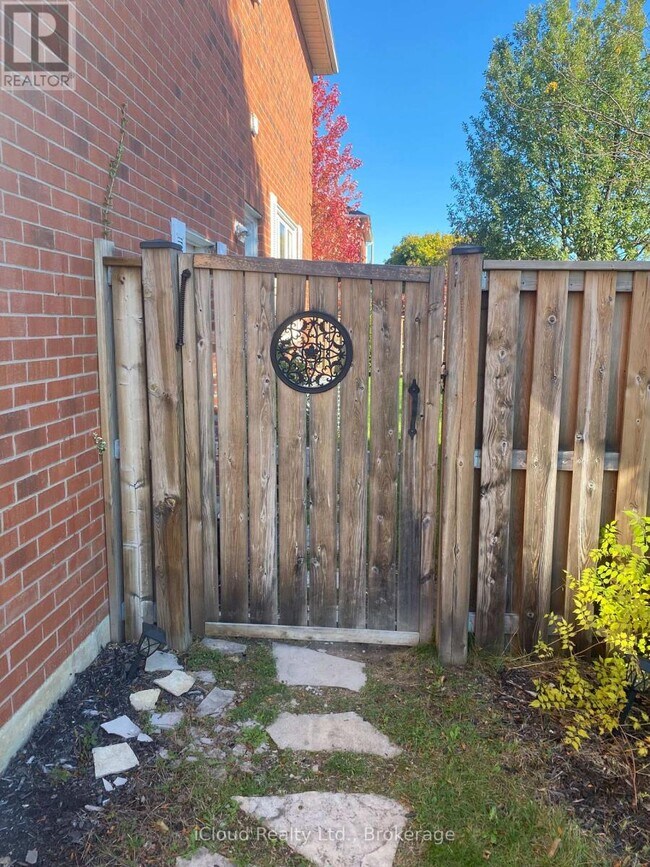 Photo du bâtiment - 6419 Longspur Rd