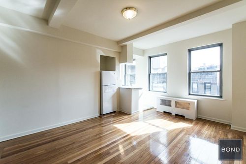 Primary Photo - 301 E 38th St