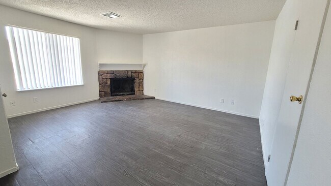 Building Photo - 2377 Exeter Dr