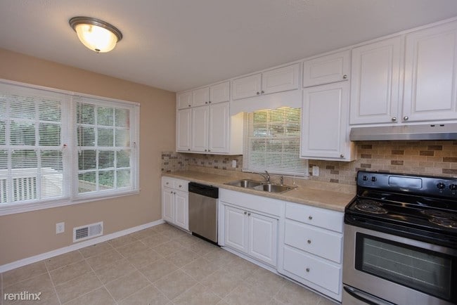 Building Photo - 3 br, 2 bath House - 1441 Pine Tree Drive