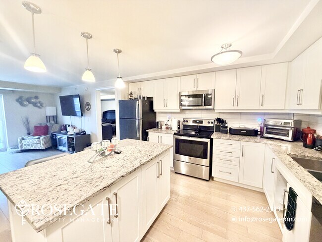 Photo du bâtiment - Pet-Friendly 2-Bedroom Condo with Balcony & Parking in Waterloo