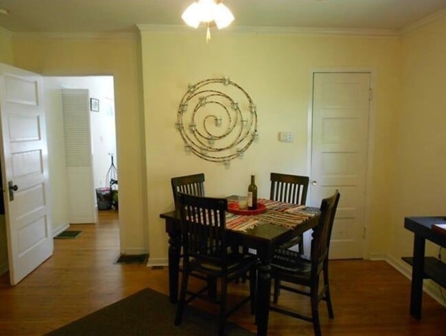 Building Photo - 2 BED 1 BATH WOODBINE COTTAGE