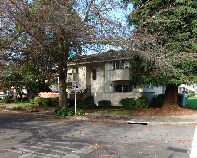 Building Photo - Spring Lake Apartments