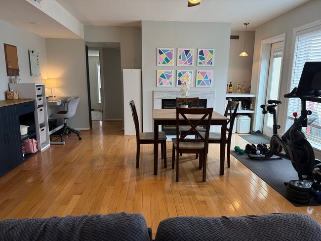 Building Photo - 911 S Charles St