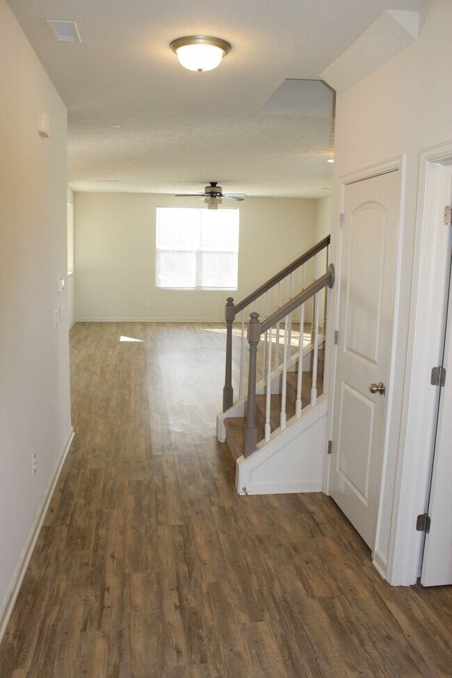 Foto del edificio - Coming Soon! Beautiful 4 BR home in Avon Schools!