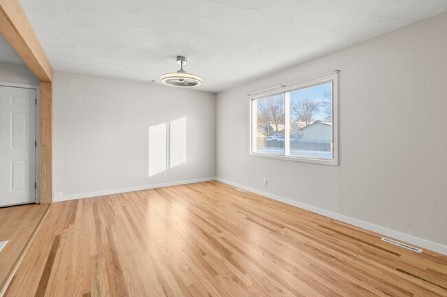 Living Area - 4622 Parkview Dr