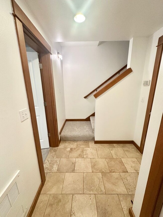 Building Photo - $1700 OFF FIRST MONTH! 3-Bedroom, 3.5 Bathroom Townhome Just North of Ballard!